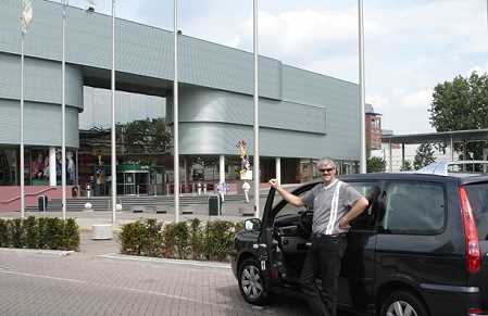 Ankunft vor dem Holland Casino in Utrecht