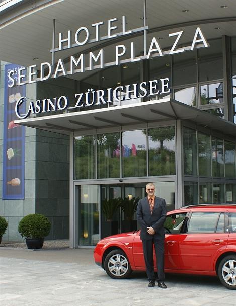 Ankunft vor dem Casino Zürichsee in der Schweiz